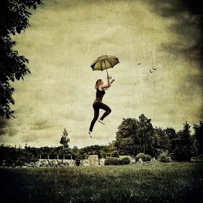 The ascension is enjoyable for me - I want to rise higher than everyone else. Even though I´m still down, I don´t see it as an obstacle. I begin to change my behavior, habits and in doing so I gain completely new feeling of splendor and confidence. Author:Michal Sneberg Title: Stoupání Stoupání je pro mě příjemné a krásné, chci vystoupat víš než jsou ostatní, i když jsem zatím dole, obava před pádem však mění mé chování a bere mi pocit tolik potřebné jistoty. Autor: Michal Šneberg